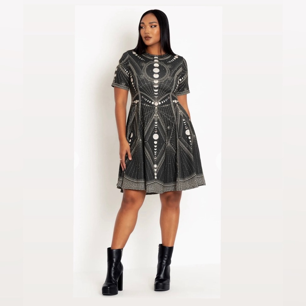 💜 Blackmilk Clothing | MOON PHASES LONGLINE EVIL TEE DRESS XXL